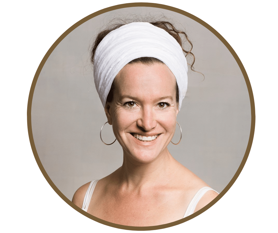 Elvira de la formation au gong